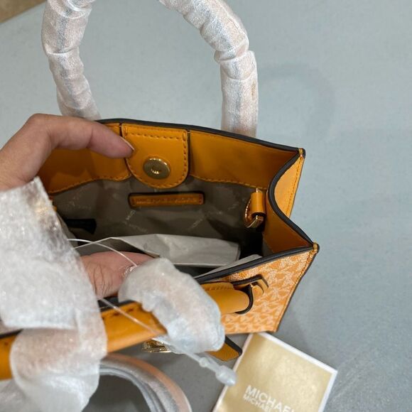 Michael Kors Mercer Honeycomb Gold Signature PVC  Crossbody bag - Picture 7 of 10